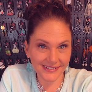 Meet your Posher, Lou anne